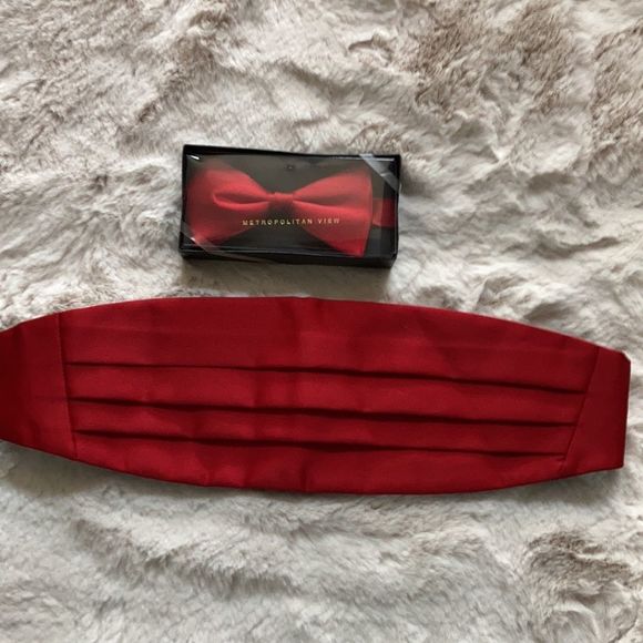 Red cummerbund & bow tie. - Picture 7 of 9